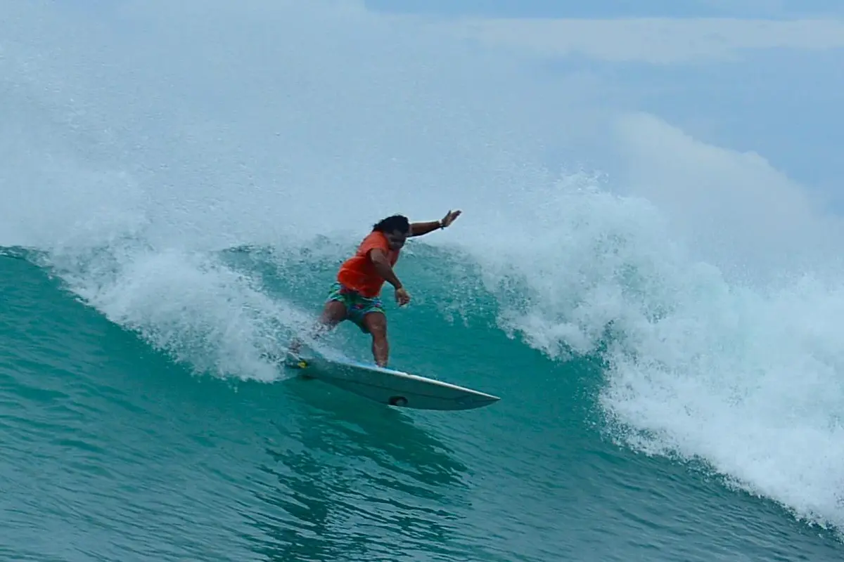Surfing Matapalo - Image 1